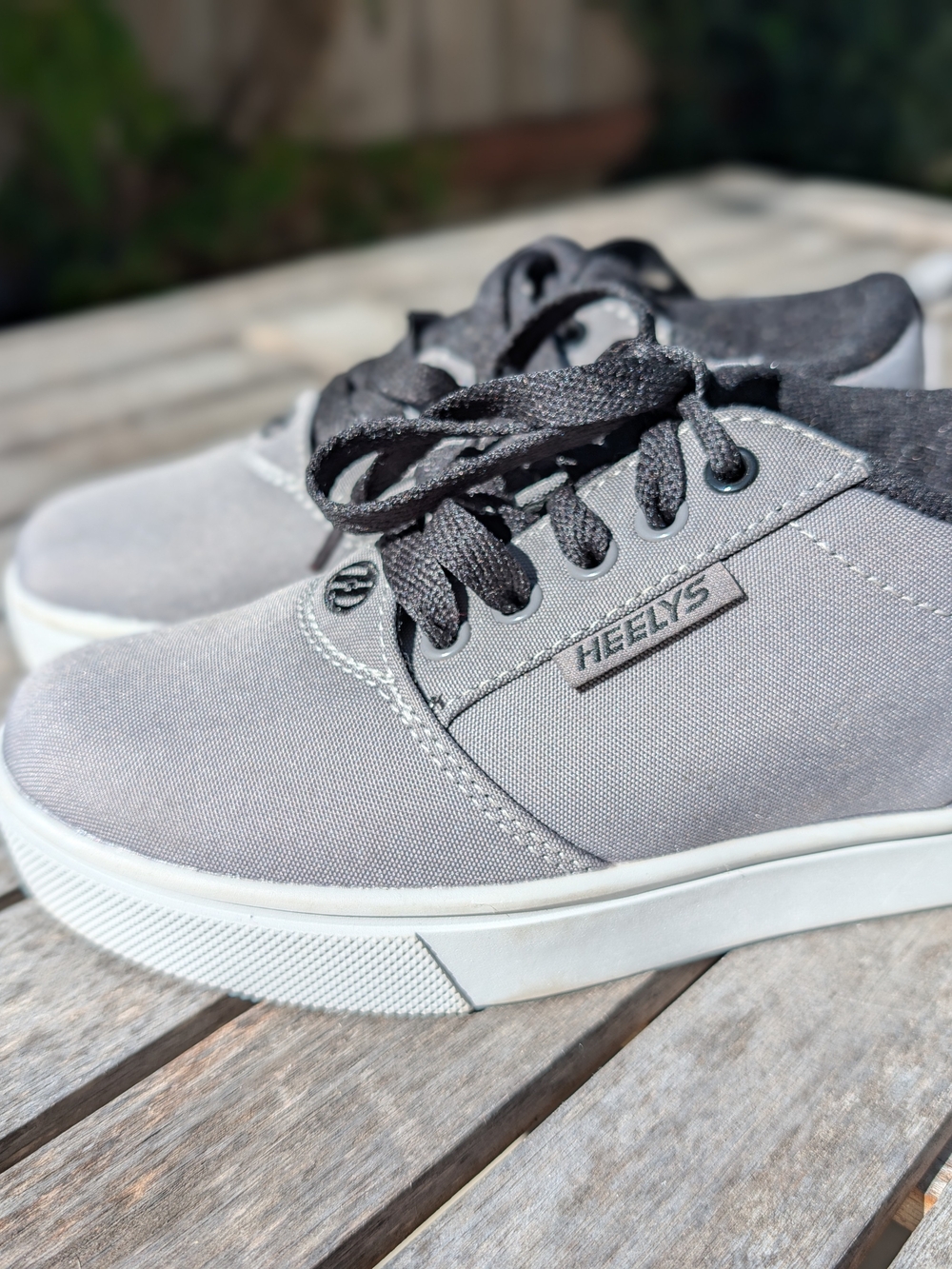 Heelys Kids Gray Low-Top Canvas Skate Sneakers